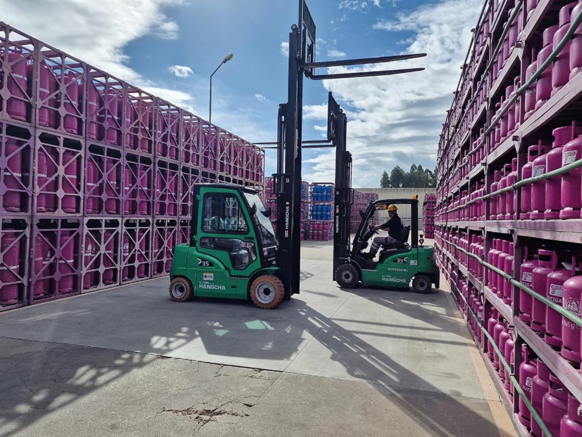 Hangcha Li-ion Forklift Application Case - Energy Industry-02.jpg