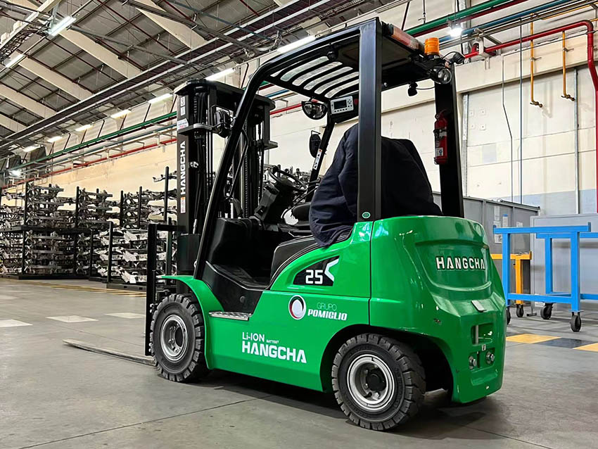 Hangcha Li-ion Forklift Application Case—Auto Industry-01.jpg