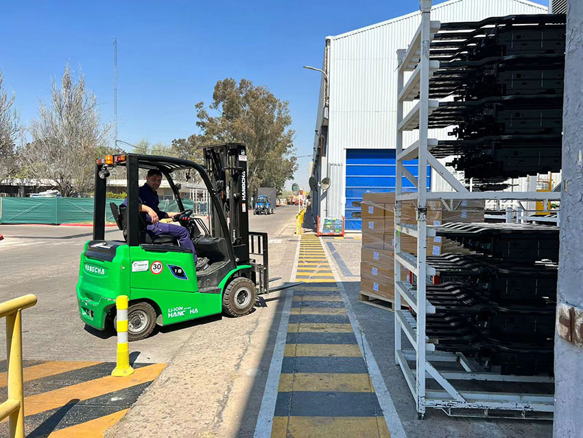 Hangcha Li-ion Forklift Application Case—Auto Industry-02.jpg