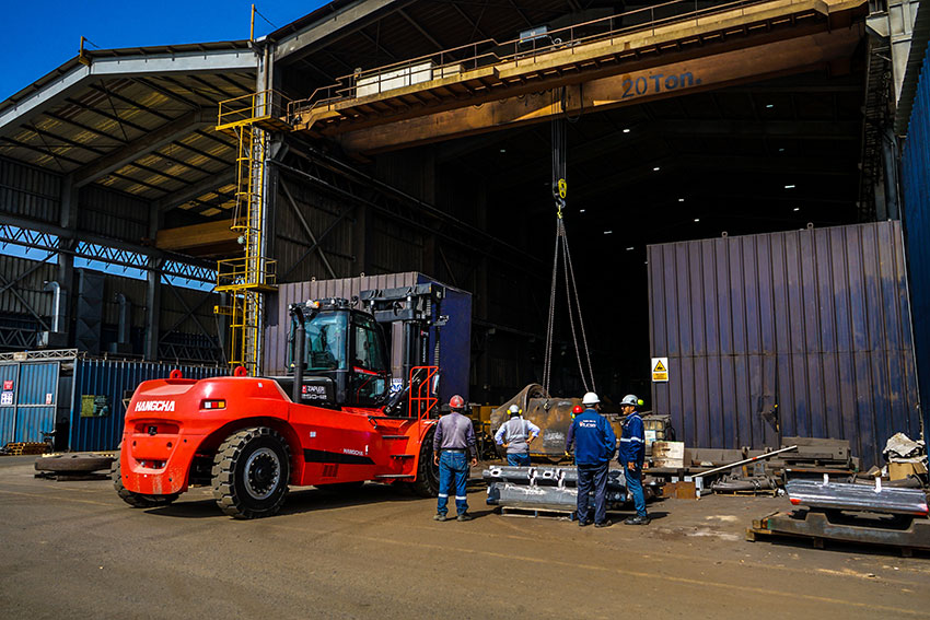 Heavy IC Forklift Applied to a Steel Mill in Peru-02.jpg