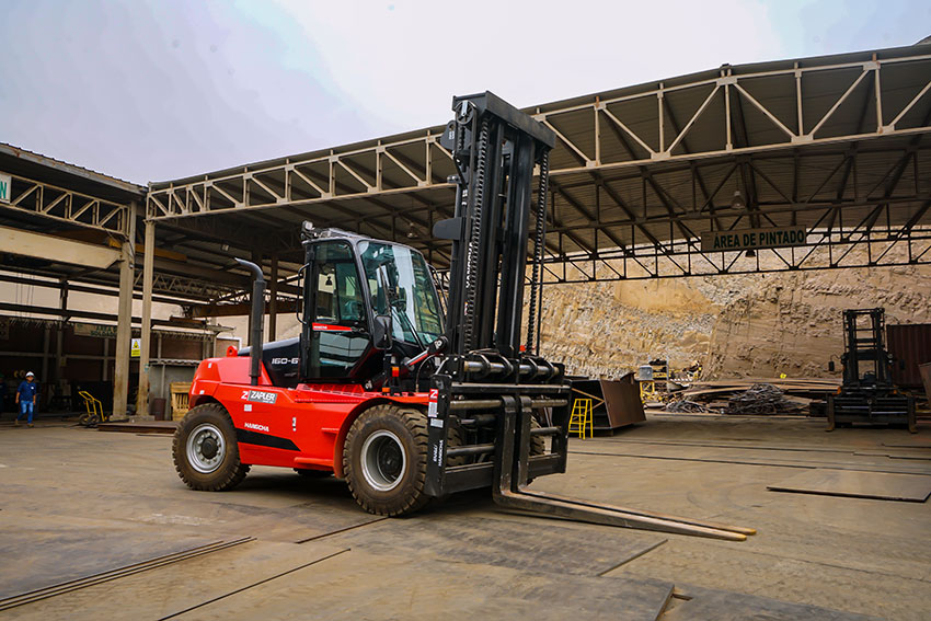 Heavy IC Forklift Applied to a Steel Mill in Peru-03.jpg